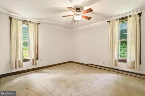 Bedroom - 14624 Hilltop Rd, Cascade, MD 21719 photo 3 of 6