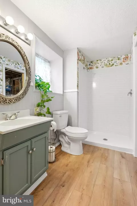 Bath - 93 Byron Dr, Smithsburg, MD 21783 photo 4 of 5