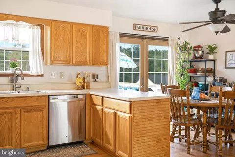 Kitchen - 93 Byron Dr, Smithsburg, MD 21783 photo 5 of 5