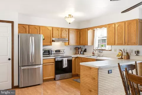 Kitchen - 93 Byron Dr, Smithsburg, MD 21783 photo 3 of 5