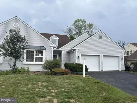18804 Dover Dr, Hagerstown, MD 21742