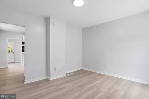 Living - 10 E Lee St, Hagerstown, MD 21740 photo 3 of 4