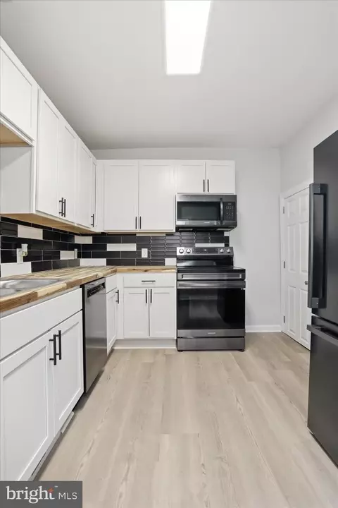 Kitchen - 10 E Lee St, Hagerstown, MD 21740 photo 1 of 1