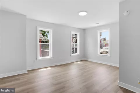 Living - 10 E Lee St, Hagerstown, MD 21740 photo 4 of 4