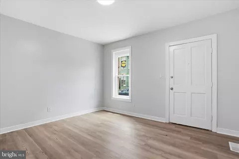 Living - 10 E Lee St, Hagerstown, MD 21740 photo 1 of 4