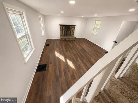 Living - 25509 Brooks Ave, Cascade, MD 21719 photo 2 of 2
