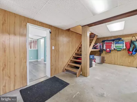 Entry Way - 21925 Beaverbrook Dr, Smithsburg, MD 21783 photo 7 of 8