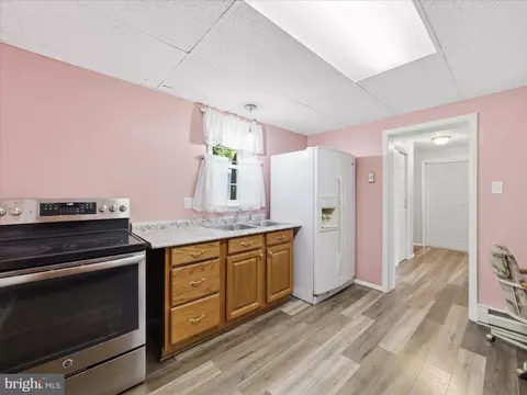 Entry Way - 21925 Beaverbrook Dr, Smithsburg, MD 21783 photo 3 of 8