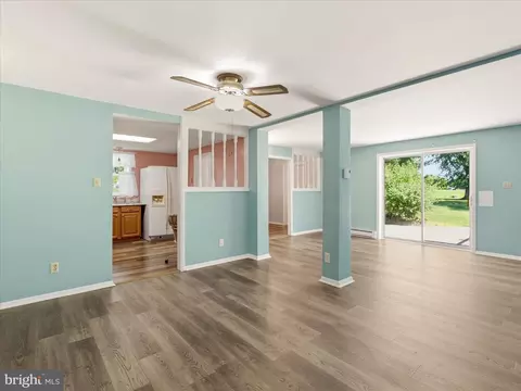 Living - 21925 Beaverbrook Dr, Smithsburg, MD 21783 photo 6 of 6