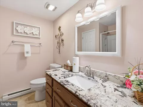 Bath - 21925 Beaverbrook Dr, Smithsburg, MD 21783 photo 2 of 2