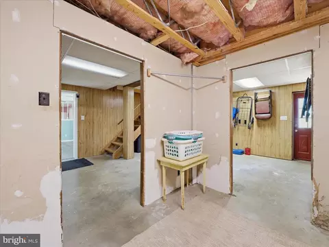 Entry Way - 21925 Beaverbrook Dr, Smithsburg, MD 21783 photo 8 of 8