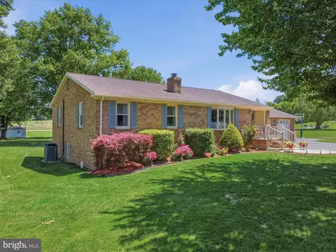Exterior - 21925 Beaverbrook Dr, Smithsburg, MD 21783 photo 4 of 10