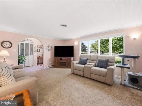 Living - 21925 Beaverbrook Dr, Smithsburg, MD 21783 photo 2 of 6