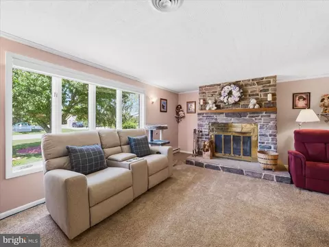 Living - 21925 Beaverbrook Dr, Smithsburg, MD 21783 photo 1 of 6