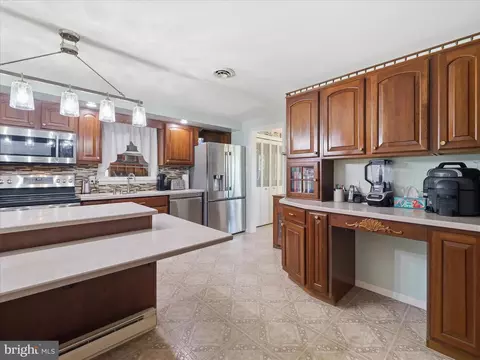 Kitchen - 21925 Beaverbrook Dr, Smithsburg, MD 21783 photo 1 of 5