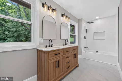Bath - 25546 Military Rd, Cascade, MD 21719 photo 2 of 3