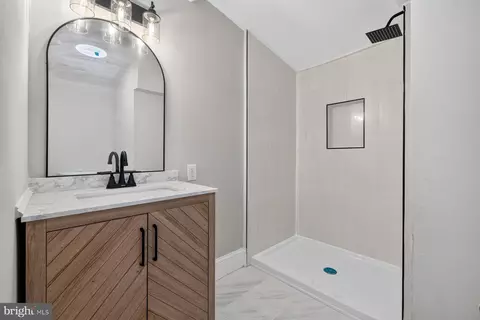 Bath - 25546 Military Rd, Cascade, MD 21719 photo 1 of 3