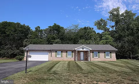 7 Plantation Dr, Hagerstown, MD 21740