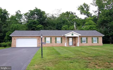 7 Plantation Dr, Hagerstown, MD 21740