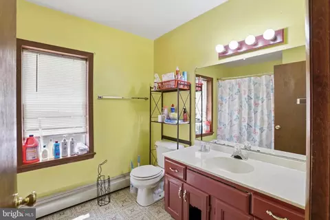 Bath - 249 Summit Ave, Hagerstown, MD 21740 photo 2 of 2