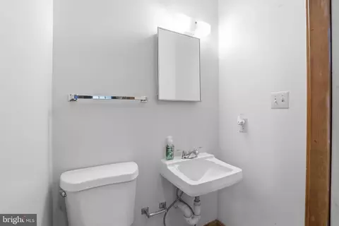 Bath - 249 Summit Ave, Hagerstown, MD 21740 photo 1 of 2