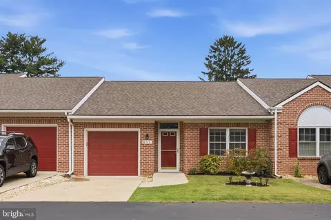 353 Sunbrook Ln #111, Hagerstown, MD 21742
