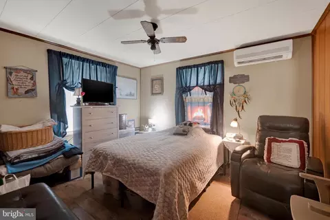 Bedroom - 49 N Main St N, Smithsburg, MD 21783 photo 2 of 3