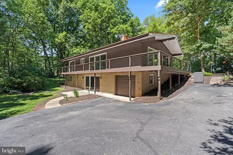 9838 Garis Shop Rd, Hagerstown, MD 21740