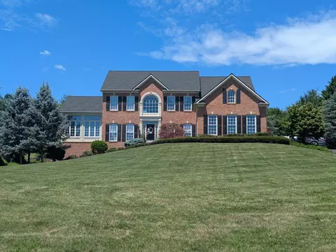 9808 Pembroke Dr, Hagerstown, MD 21740