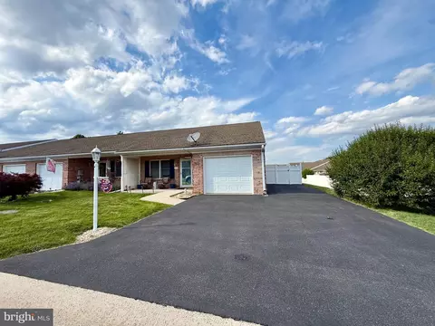 720 Naples Dr, Hagerstown, MD 21740