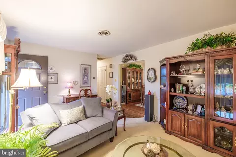 Entry Way - 11917 Comanche Dr, Smithsburg, MD 21783 photo 3 of 6