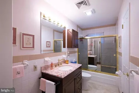 Bath - 11917 Comanche Dr, Smithsburg, MD 21783 photo 1 of 1