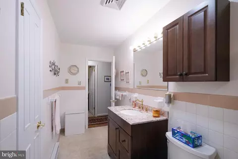Entry Way - 11917 Comanche Dr, Smithsburg, MD 21783 photo 5 of 6