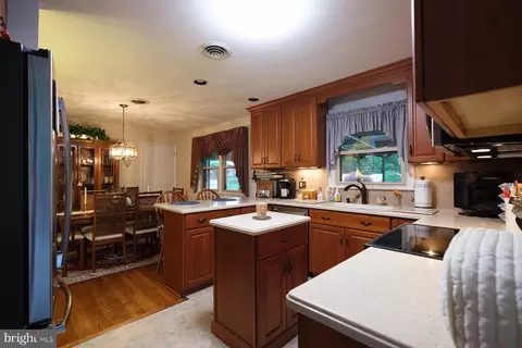 Kitchen - 11917 Comanche Dr, Smithsburg, MD 21783 photo 3 of 3