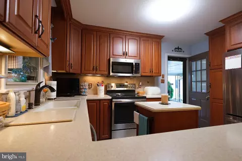 Kitchen - 11917 Comanche Dr, Smithsburg, MD 21783 photo 2 of 3