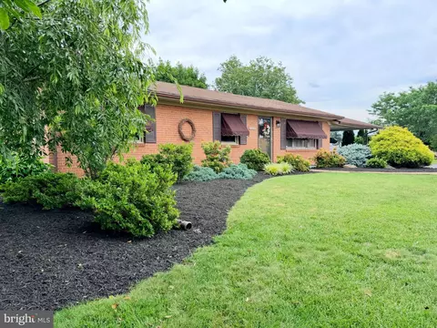 Exterior - 11917 Comanche Dr, Smithsburg, MD 21783 photo 3 of 10