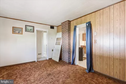 Living - 13844 Clear Spring Rd, Clear Spring, MD 21722 photo 1 of 2