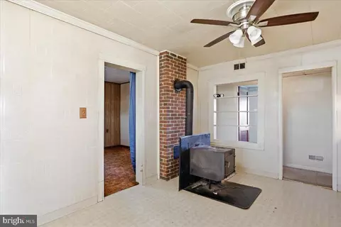 Entry Way - 13844 Clear Spring Rd, Clear Spring, MD 21722 photo 2 of 5