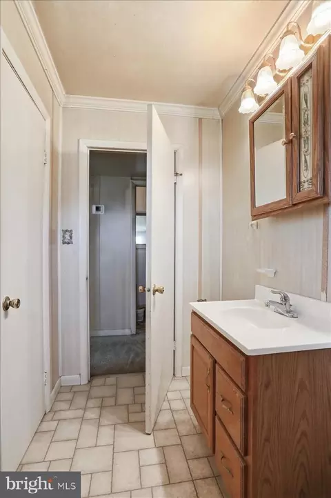Bath - 13844 Clear Spring Rd, Clear Spring, MD 21722 photo 2 of 3