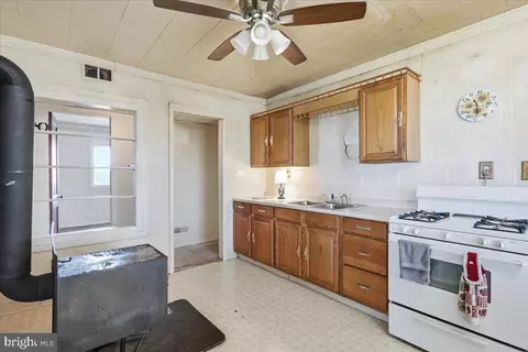 Entry Way - 13844 Clear Spring Rd, Clear Spring, MD 21722 photo 3 of 5