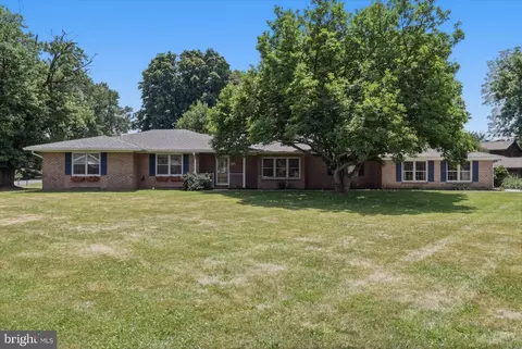 19103 Woodhill Dr, Hagerstown, MD 21742