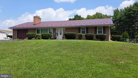 10535 Peachtree Ln, Williamsport, MD 21795