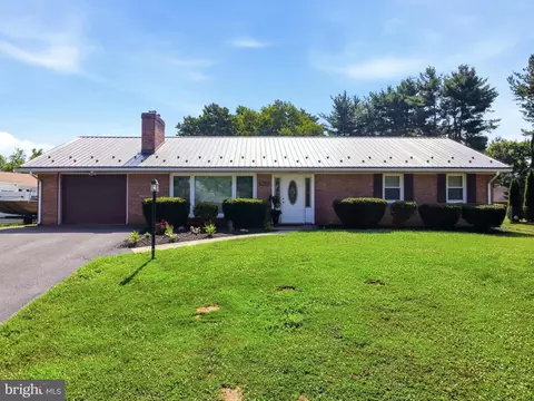 10535 Peachtree Ln, Williamsport, MD 21795