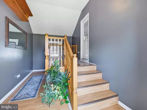 Entry Way - 16105 Wright Rd, Williamsport, MD 21795 photo 2 of 2
