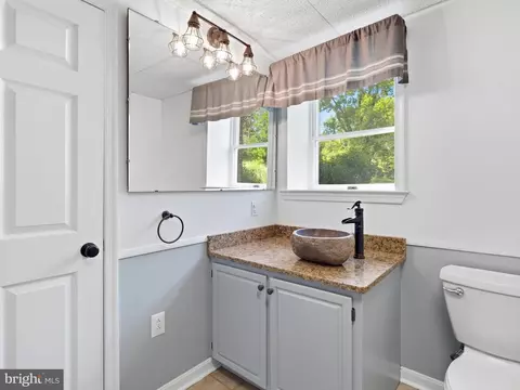 Bath - 16105 Wright Rd, Williamsport, MD 21795 photo 2 of 2
