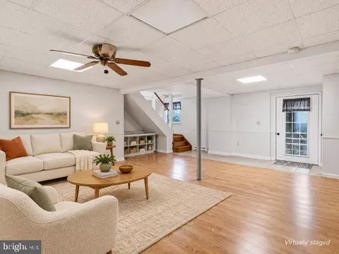 Living - 16105 Wright Rd, Williamsport, MD 21795 photo 11 of 12