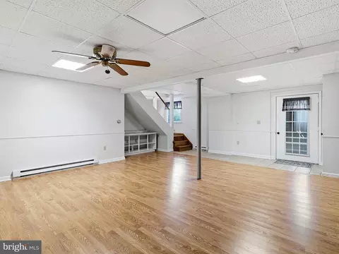 Living - 16105 Wright Rd, Williamsport, MD 21795 photo 12 of 12
