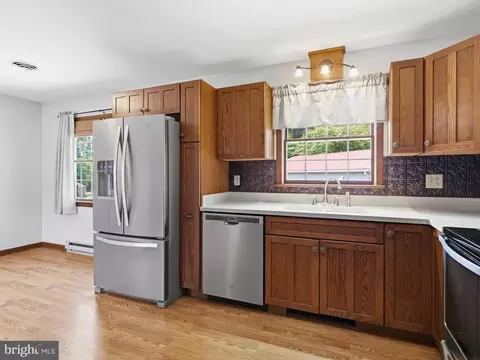 Kitchen - 16105 Wright Rd, Williamsport, MD 21795 photo 4 of 4