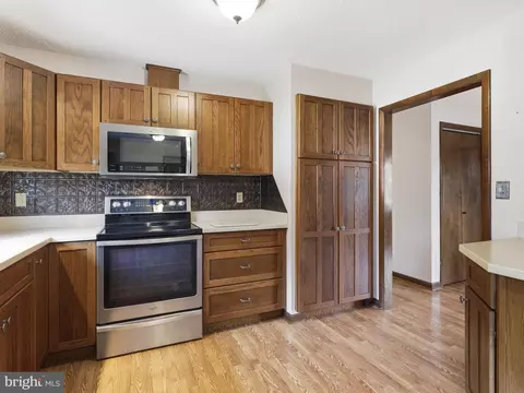 Kitchen - 16105 Wright Rd, Williamsport, MD 21795 photo 3 of 4