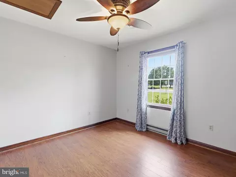 Bedroom - 16105 Wright Rd, Williamsport, MD 21795 photo 4 of 5